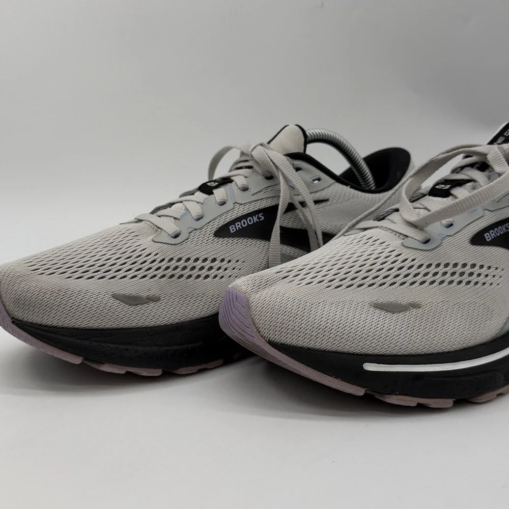 Brooks Adrenaline GTS Men’s Running Shoes in Light Gray and Black - Picture 9 of 16